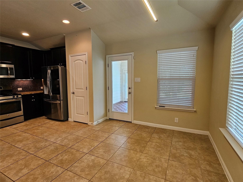 13708 Loleta Way - Photo 8