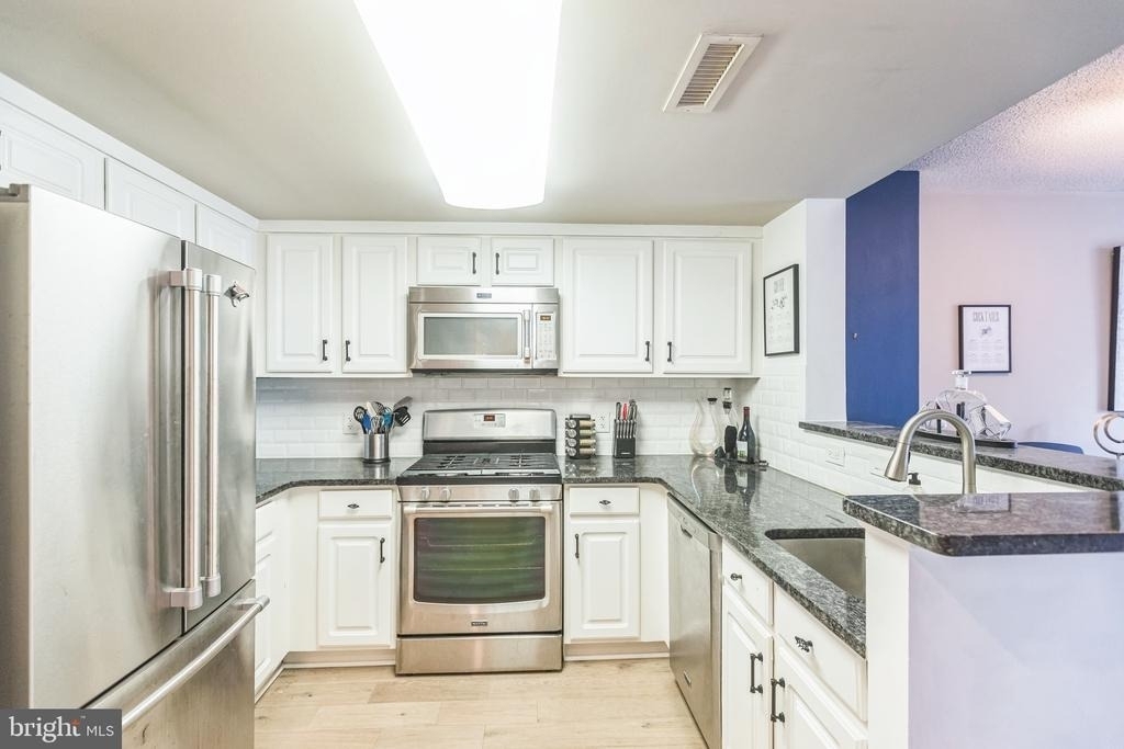 11710 Old Georgetown Road - Photo 8