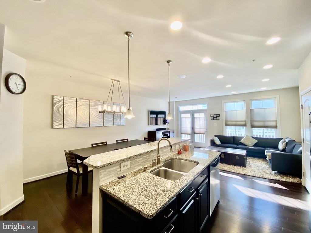 416 Grand Street - Photo 8