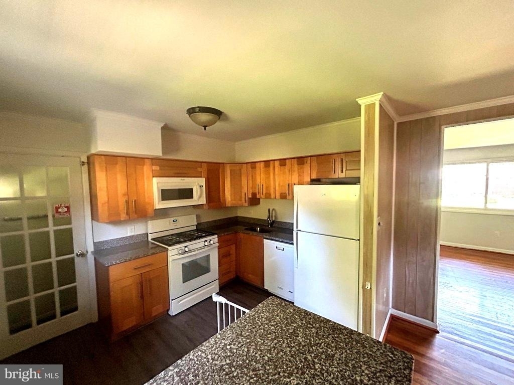 11004 Schuylkill Road - Photo 6