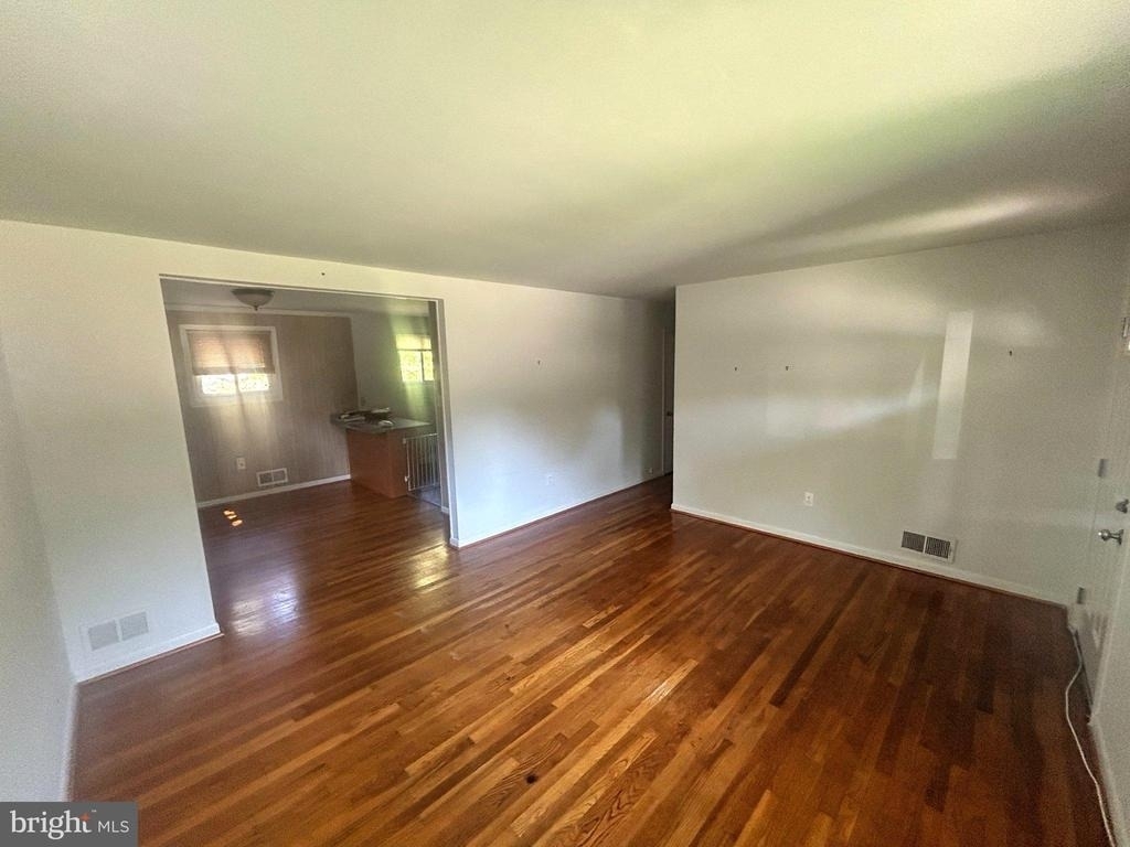 11004 Schuylkill Road - Photo 4