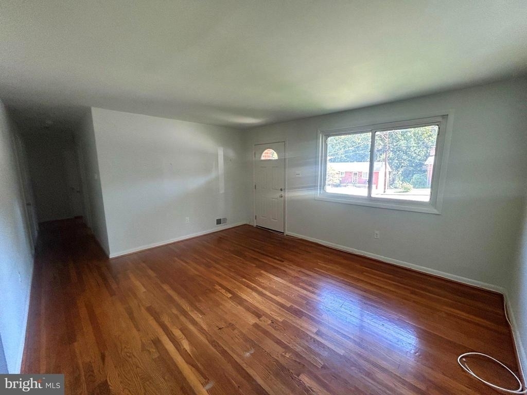 11004 Schuylkill Road - Photo 3