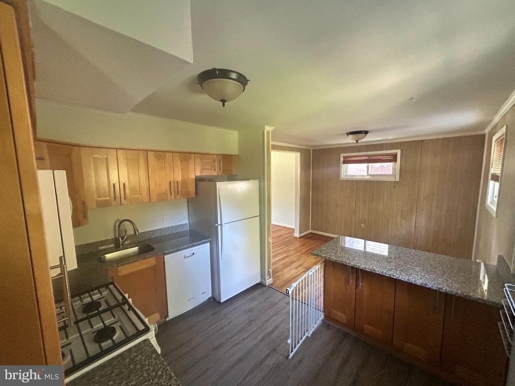 11004 Schuylkill Road - Photo 7