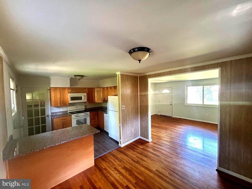 11004 Schuylkill Road - Photo 8