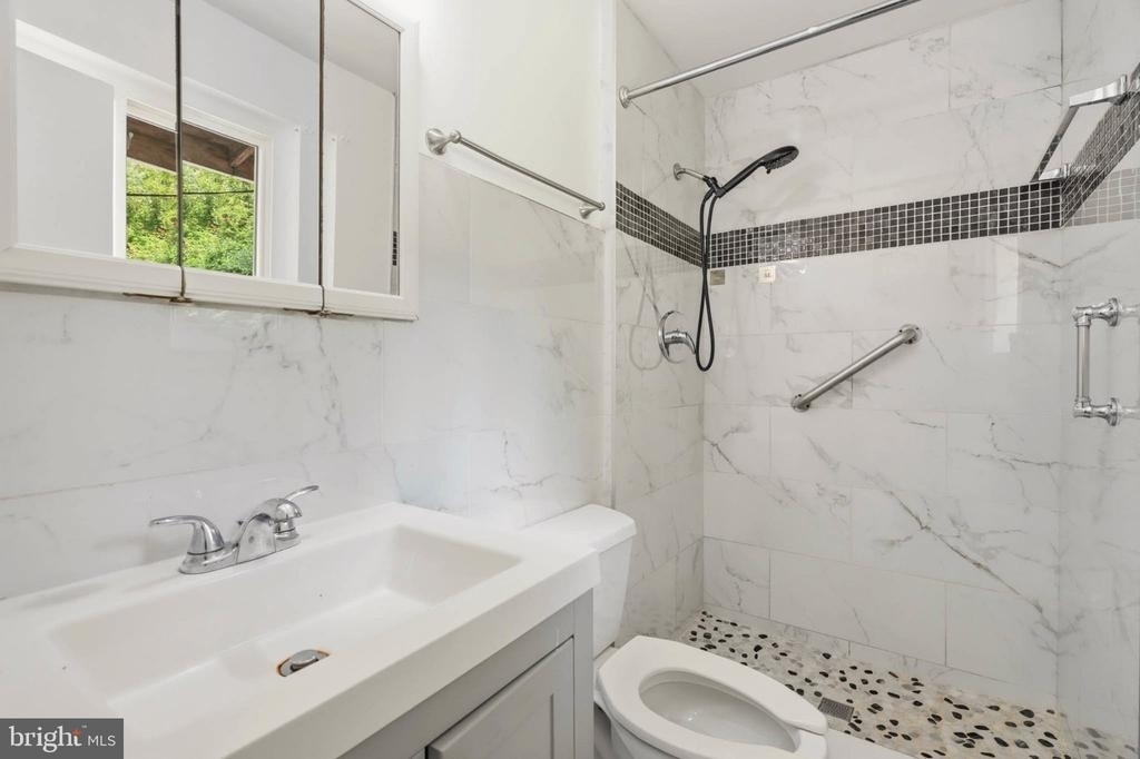 808 E Franklin Avenue - Photo 13