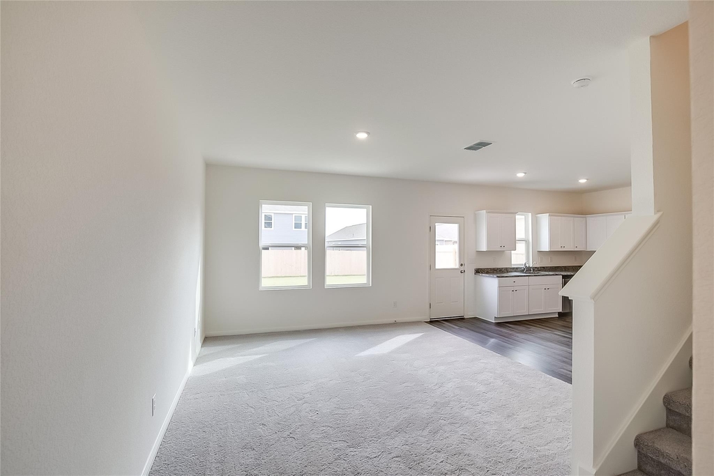110 Blackbear Dr - Photo 4