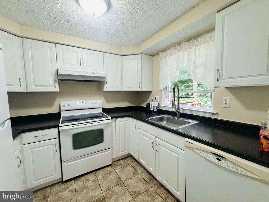 8204 Wellington Place - Photo 9