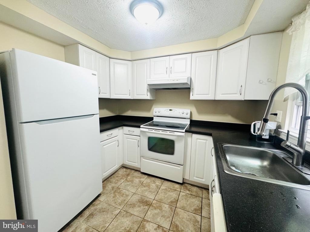 8204 Wellington Place - Photo 11