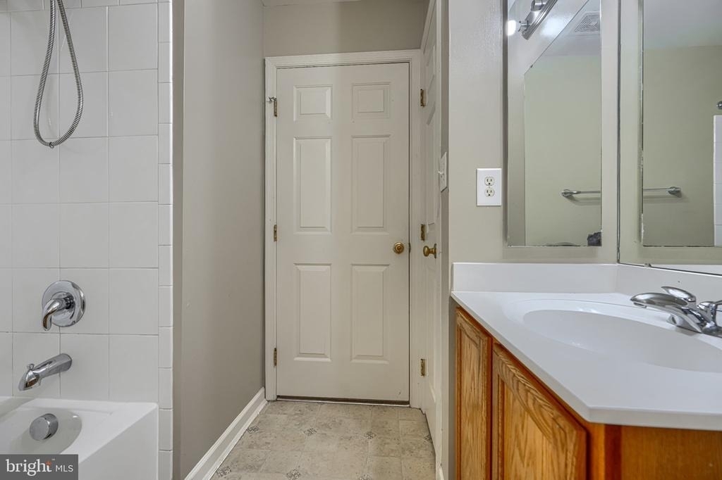7211 Lyndsey Way - Photo 28
