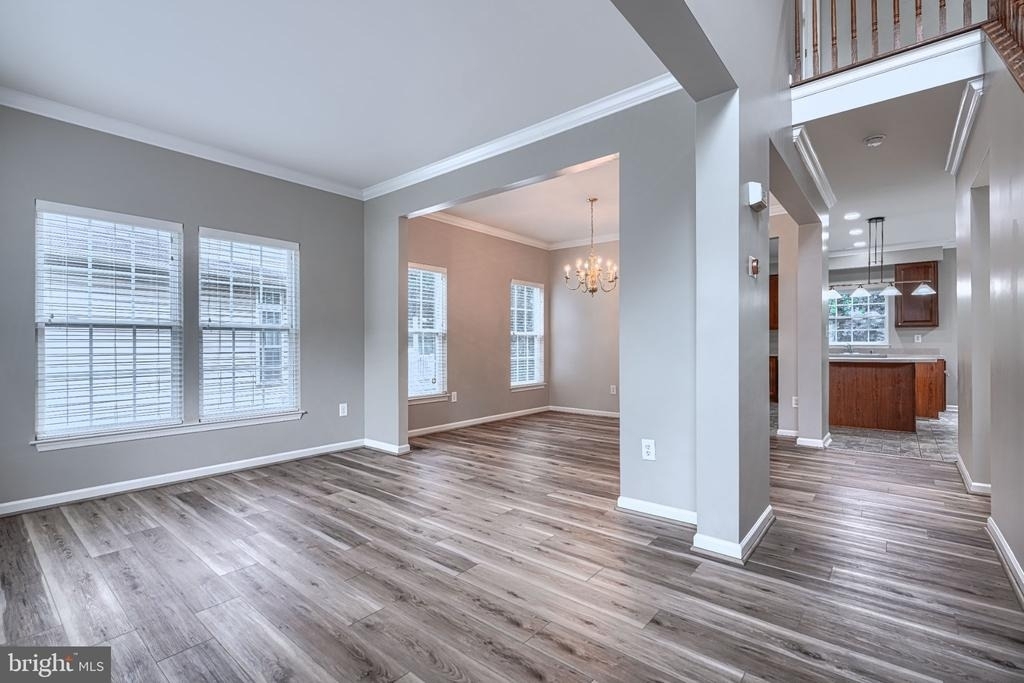 7211 Lyndsey Way - Photo 2