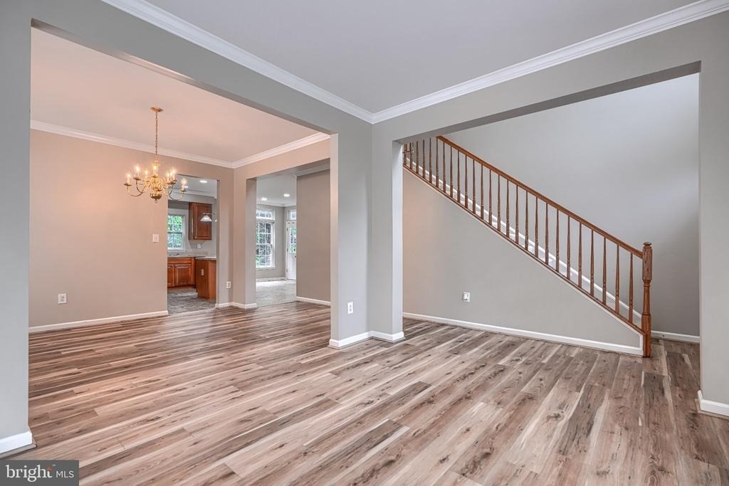 7211 Lyndsey Way - Photo 4