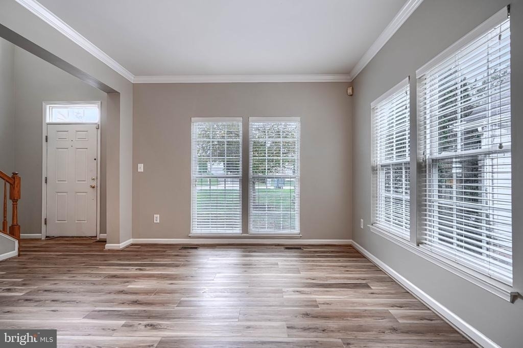 7211 Lyndsey Way - Photo 3