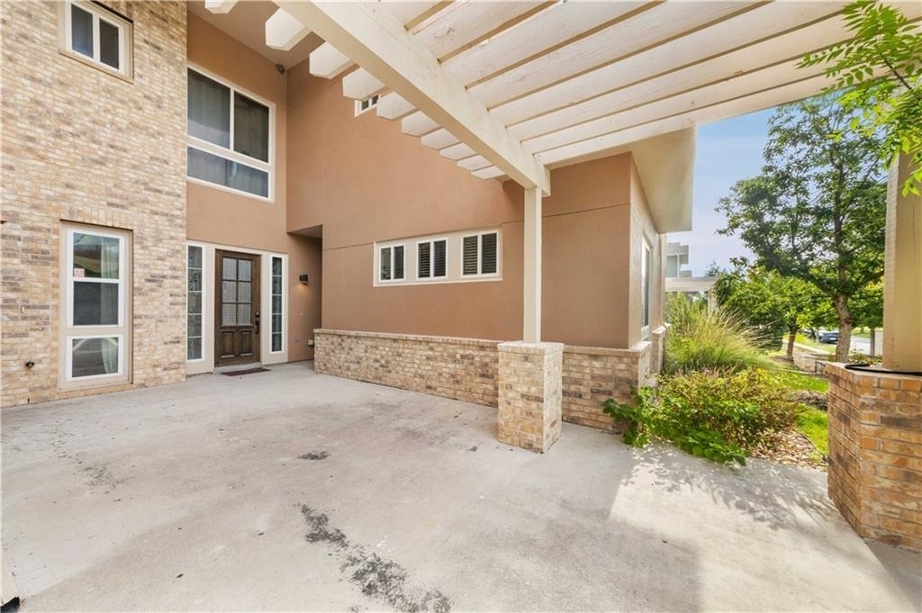 2016 Simond Ave - Photo 32