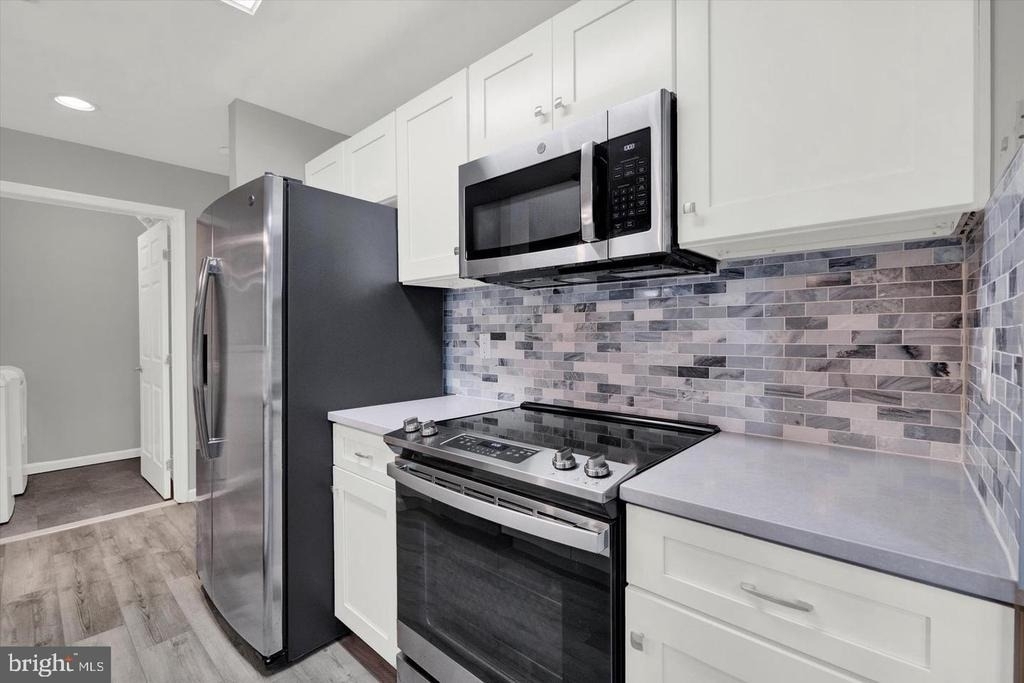 2406 Ellsworth Way - Photo 4