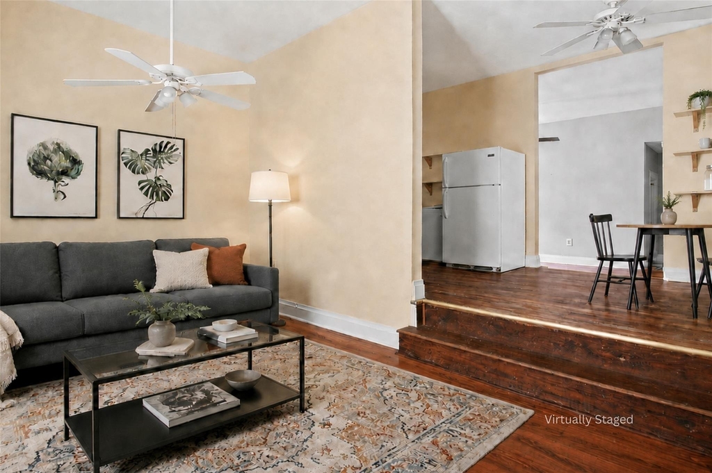 212 W 43rd St - Photo 2