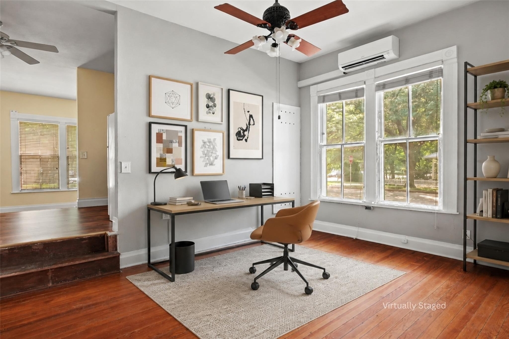 212 W 43rd St - Photo 4