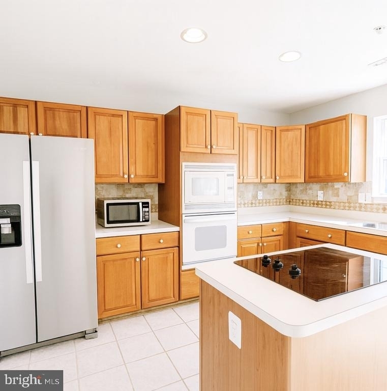 212 Cambridge Place - Photo 2
