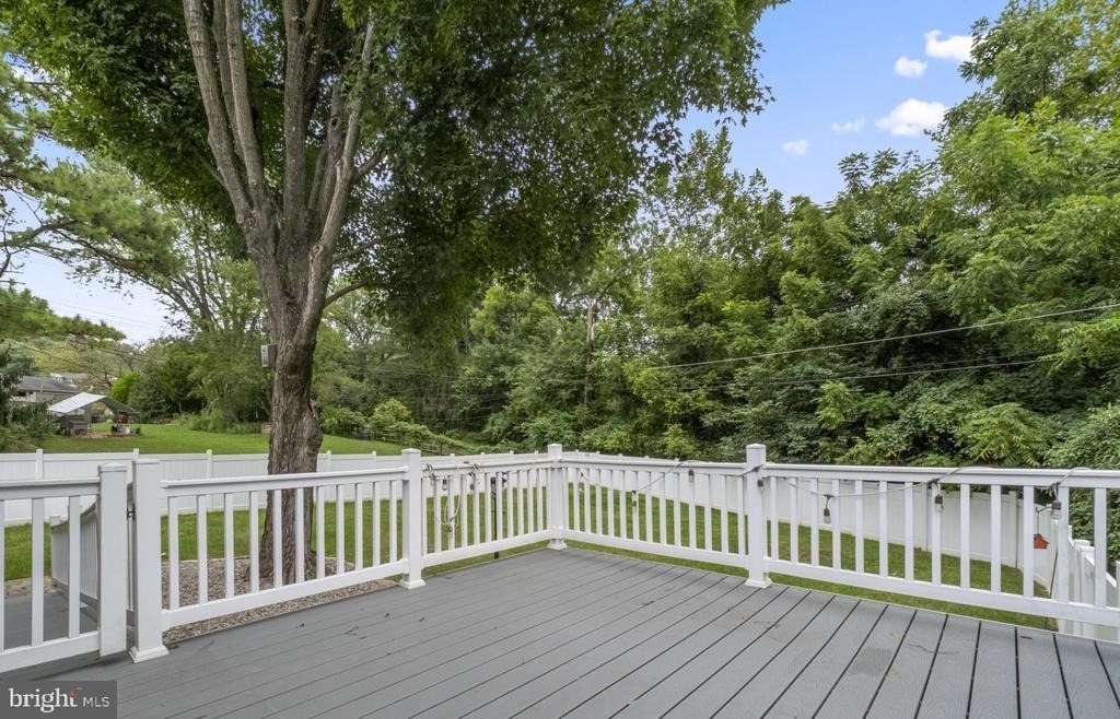102 Greenmeadow Drive - Photo 2