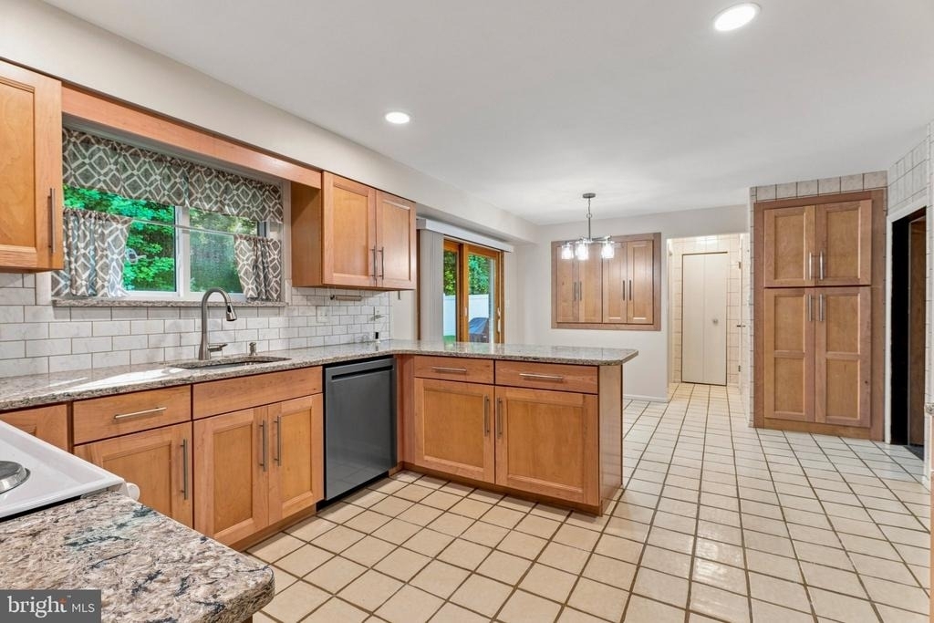 4631 Hawksbury Road - Photo 8