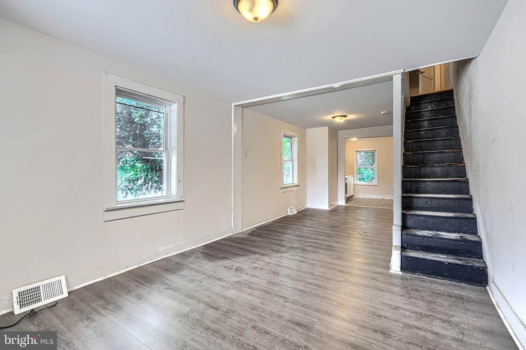 7621 Cypress Avenue - Photo 2