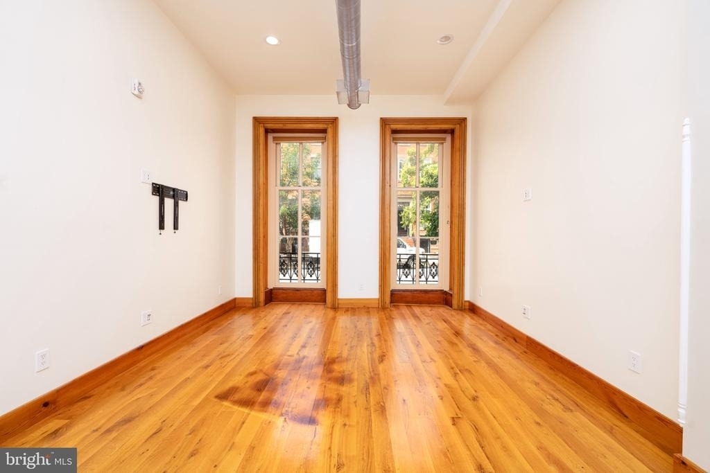 933 N Calvert Street - Photo 6