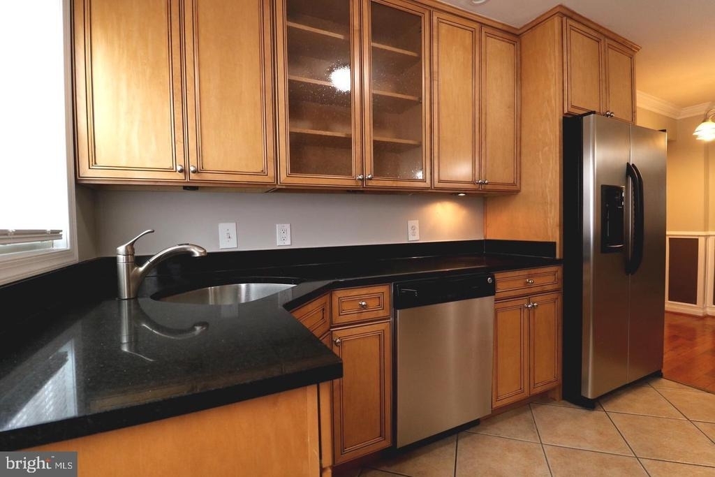 1605 Marshall Street - Photo 9