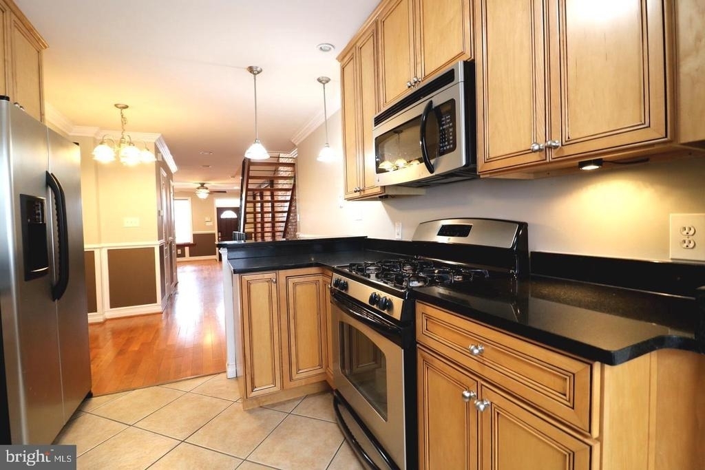 1605 Marshall Street - Photo 11