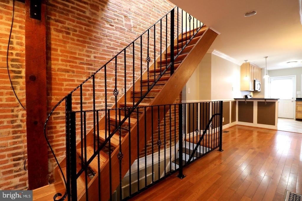 1605 Marshall Street - Photo 6