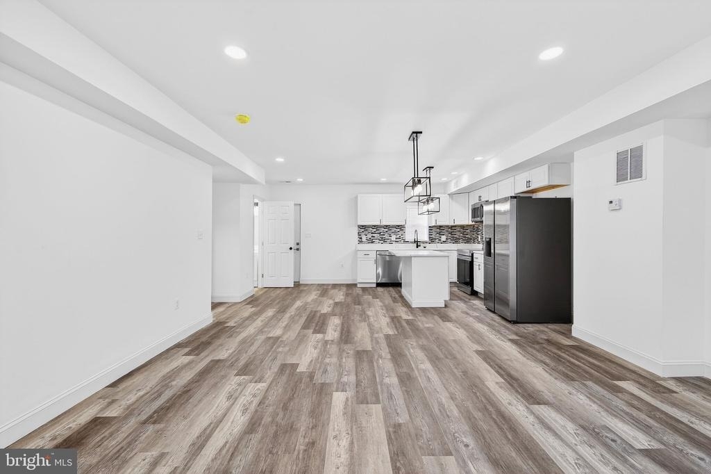 2500 W Franklin Street - Photo 1