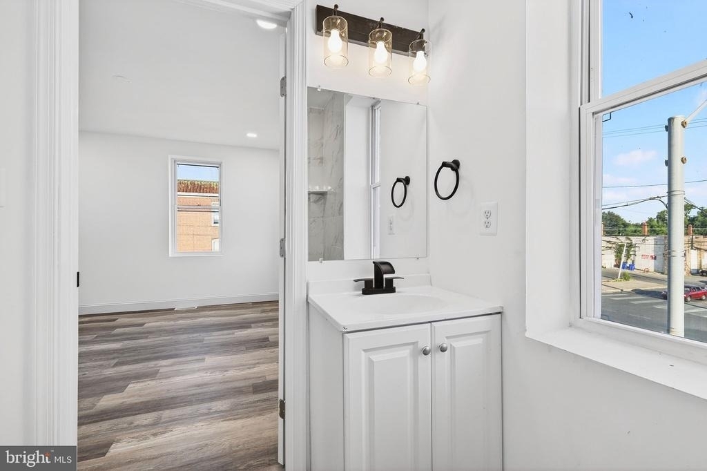 2500 W Franklin Street - Photo 5