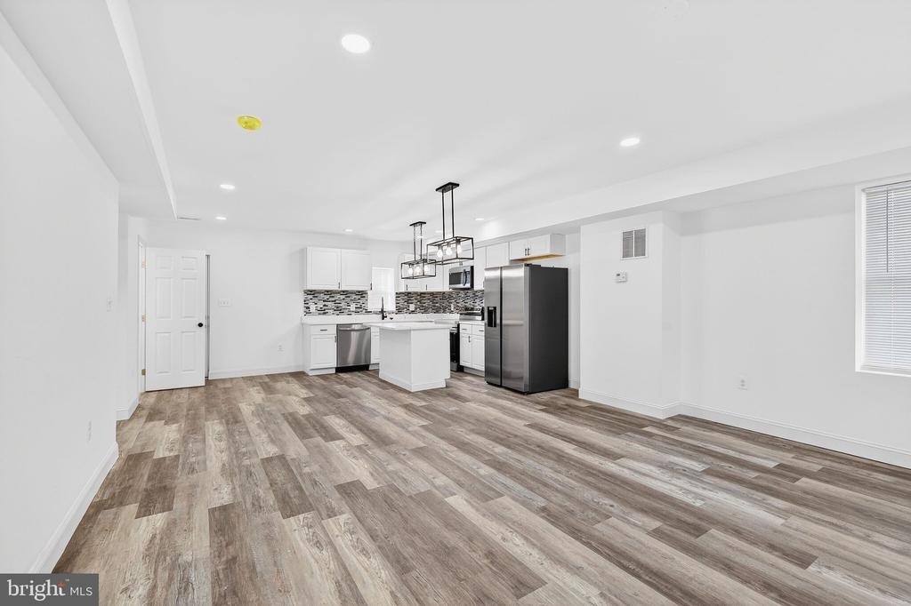 2500 W Franklin Street - Photo 0