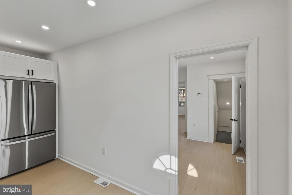 507 Washburn Avenue - Photo 3