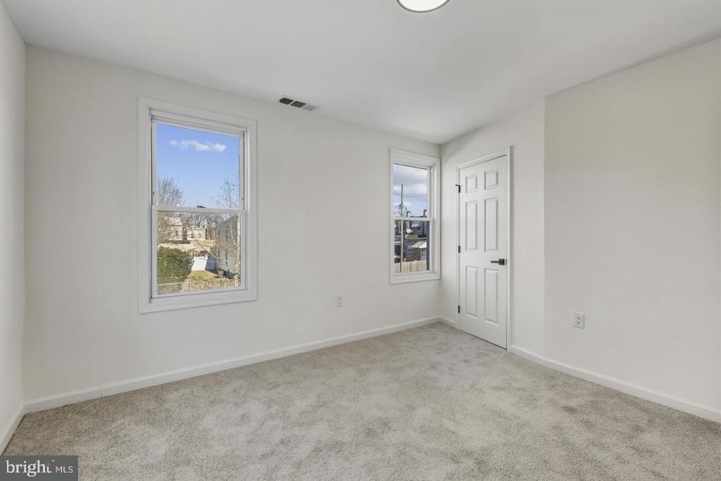 507 Washburn Avenue - Photo 14