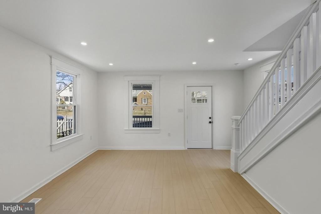 507 Washburn Avenue - Photo 8