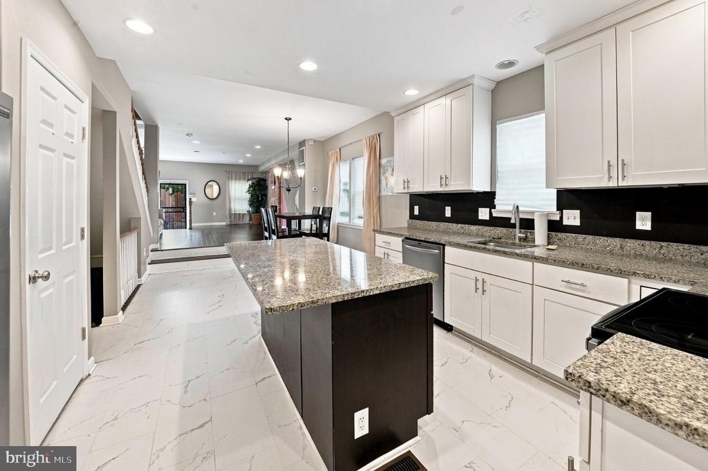 231 N Chester Street - Photo 1