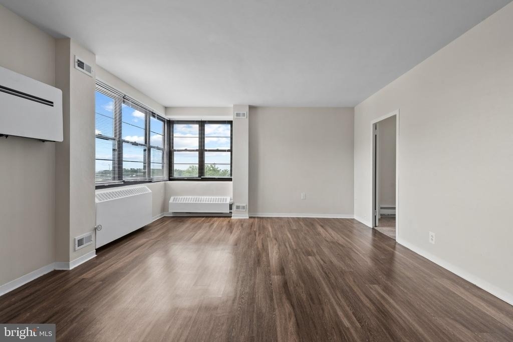 116 W University Parkway - Photo 7