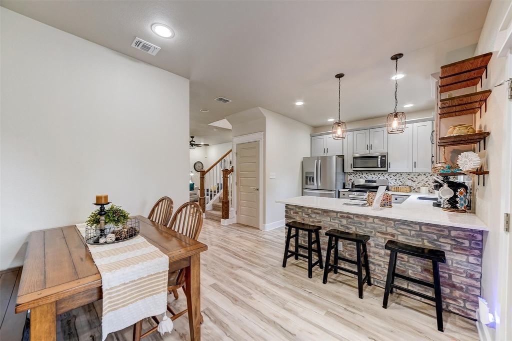 1103 Farm St - Photo 9