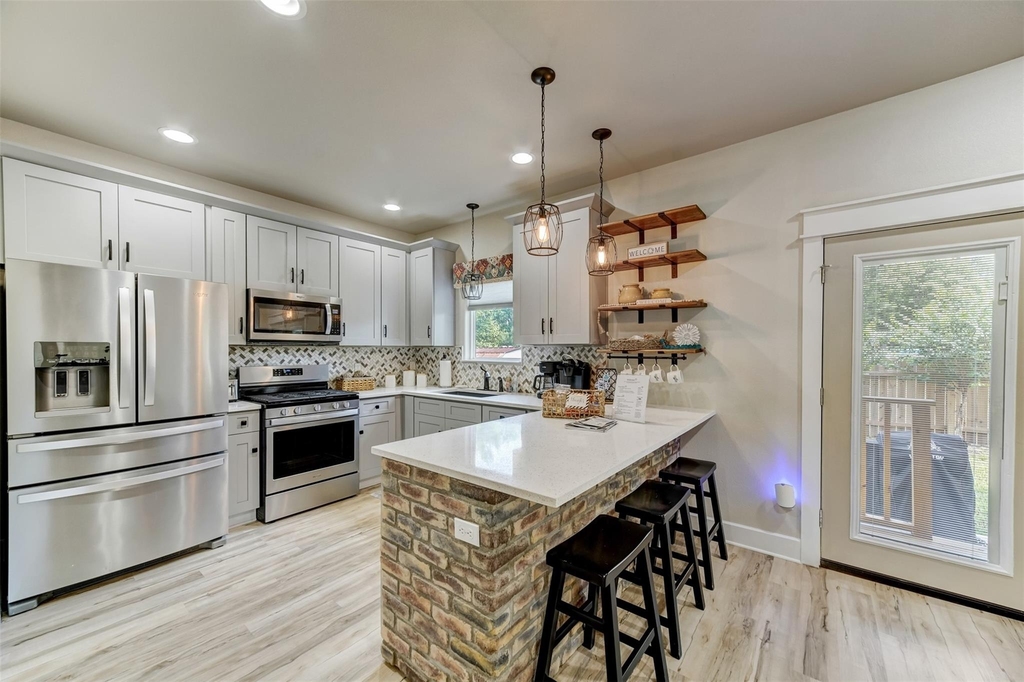 1103 Farm St - Photo 12