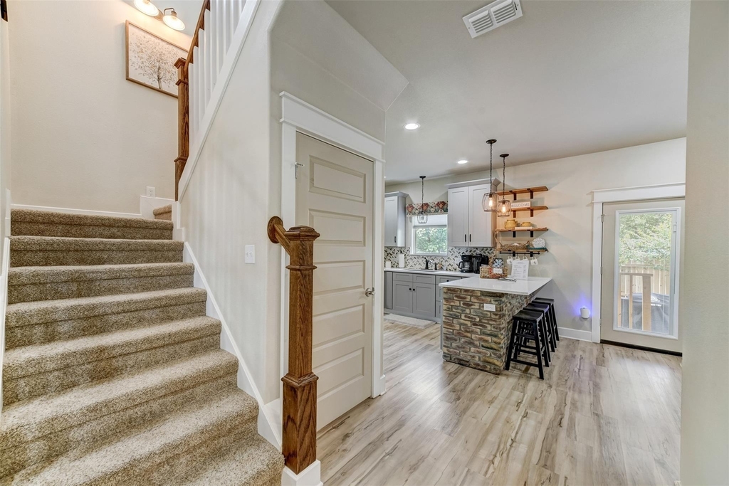 1103 Farm St - Photo 15