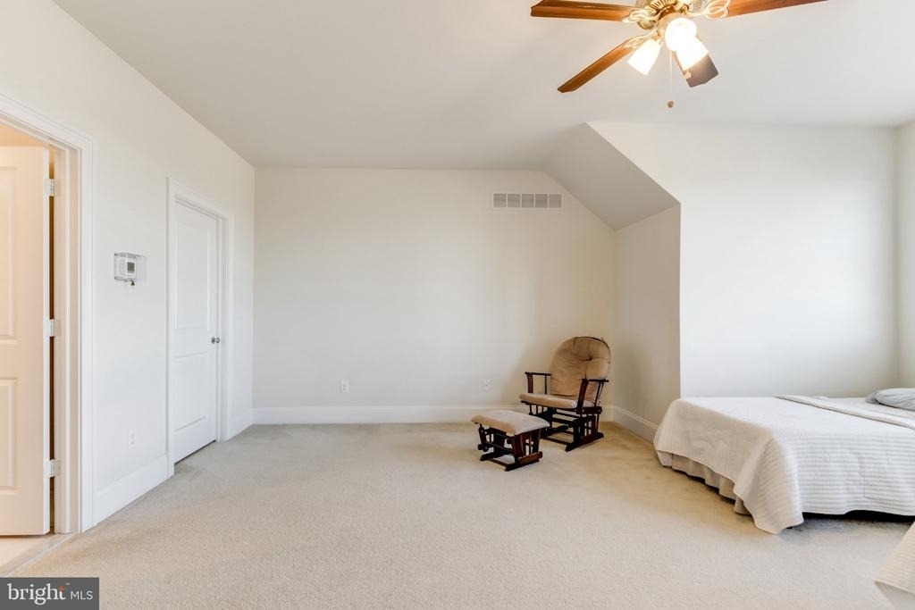 18830 Bethpage Drive - Photo 11