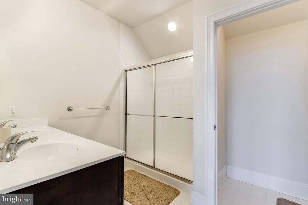 18830 Bethpage Drive - Photo 13