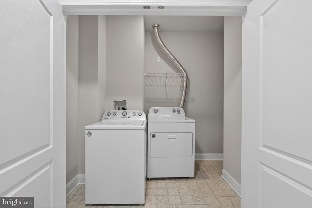 3000 Fountainview Circle - Photo 2