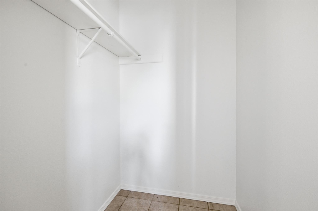 2412 Burleson Ct - Photo 10