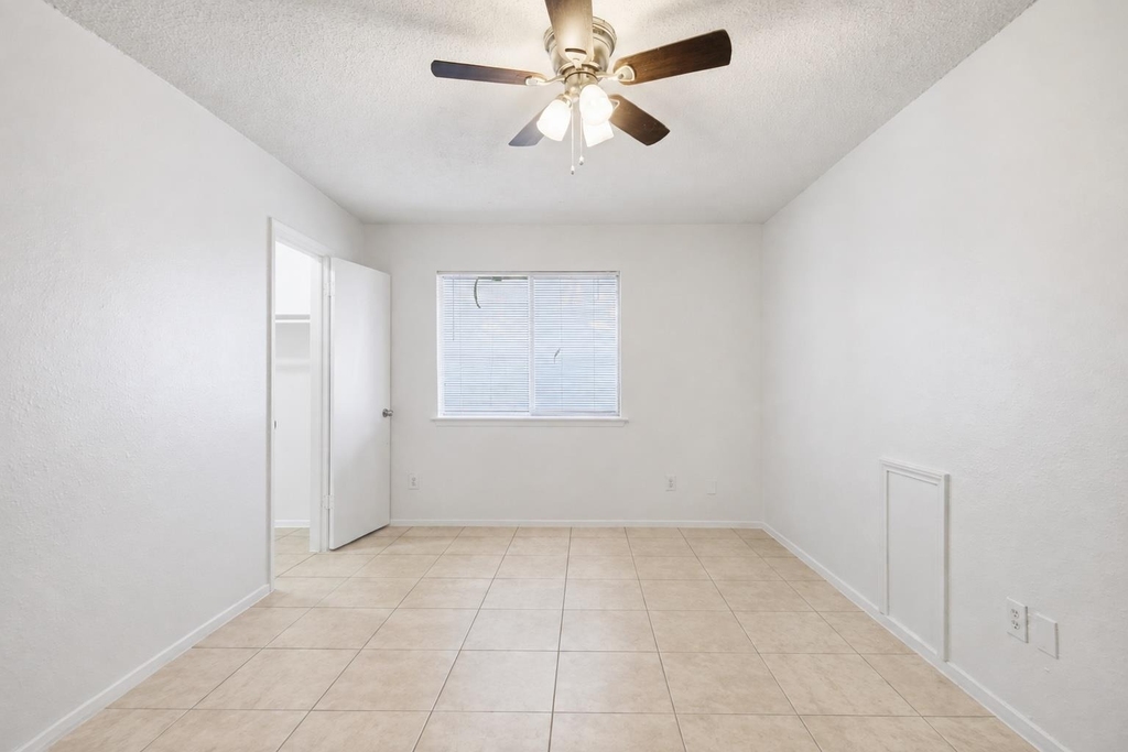 2412 Burleson Ct - Photo 7