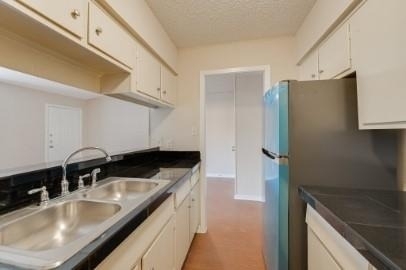 610 W 51st St - Photo 6