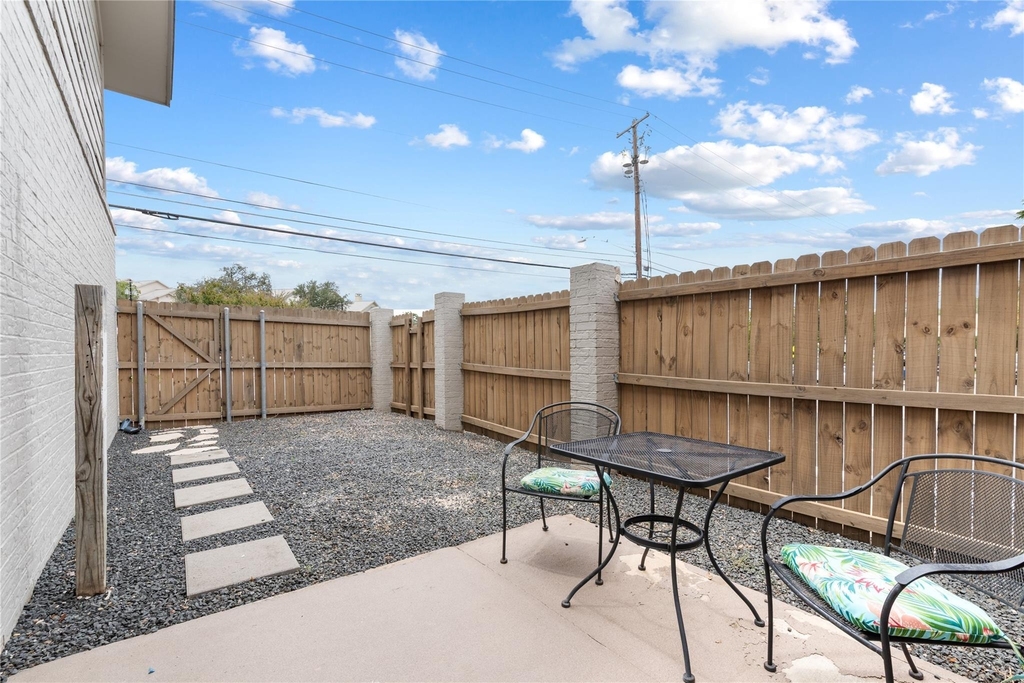 2122 Hancock Dr - Photo 17
