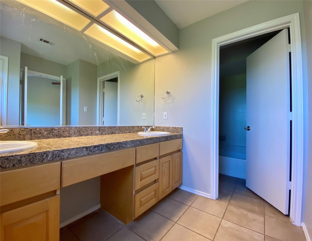4711 Spicewood Springs Rd - Photo 14