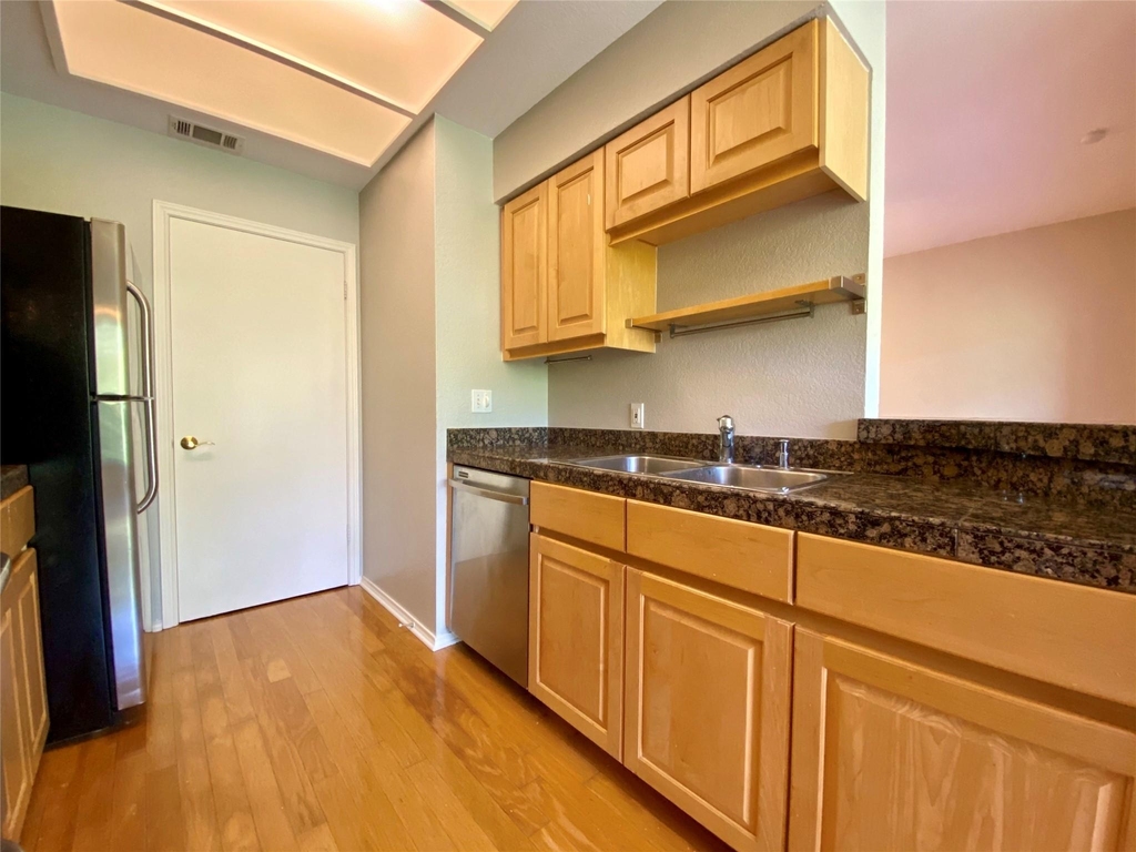 4711 Spicewood Springs Rd - Photo 5