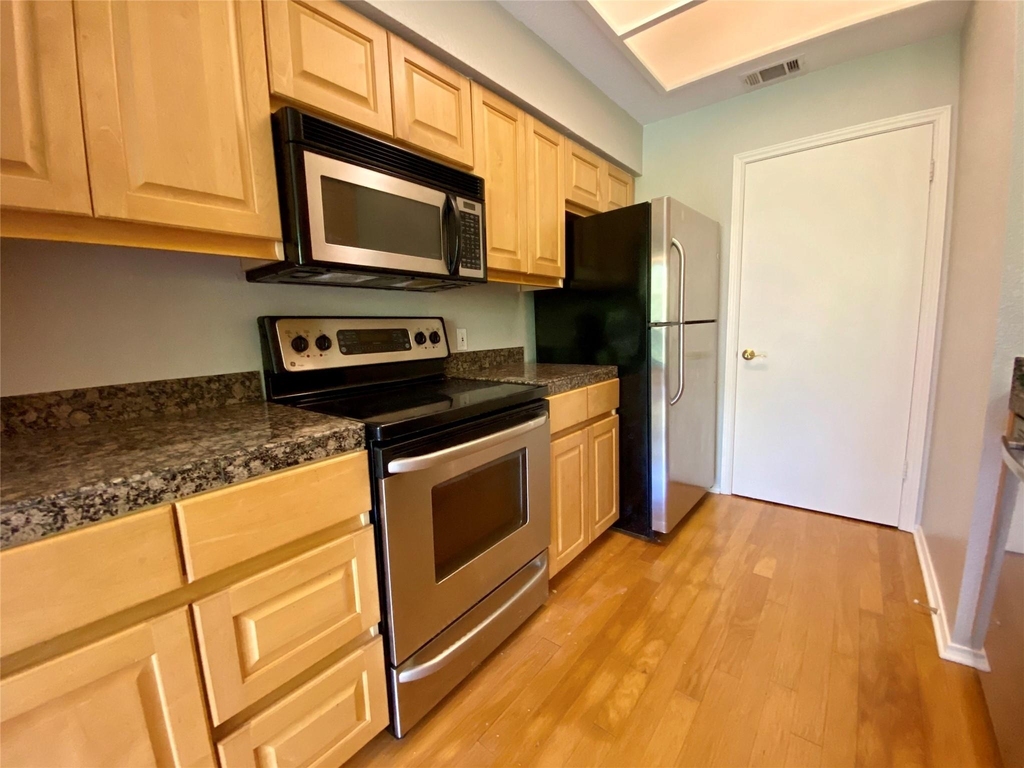4711 Spicewood Springs Rd - Photo 4