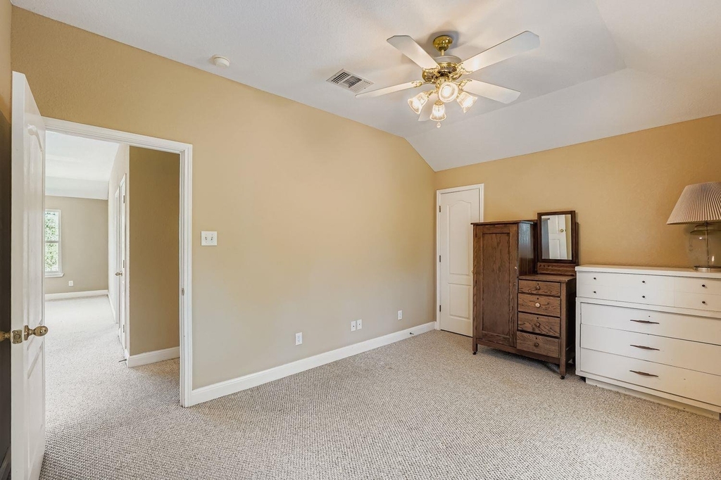 900 Wayside Drive - Photo 9